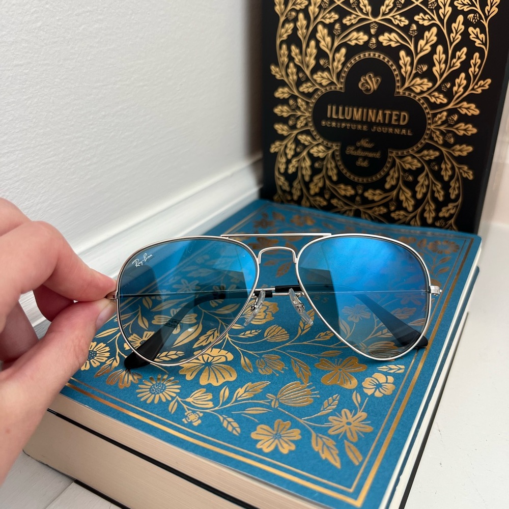 Ray-Ban Aviator Sunglasses with Silver Frame and Blue Lenses